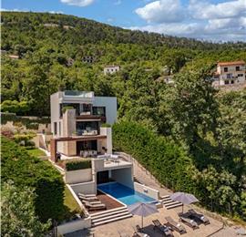 4 Bedroom Villa with Salt Water Pool, Private mini golf course and Rooftop Terrace near Opatija, Sleeps 8
